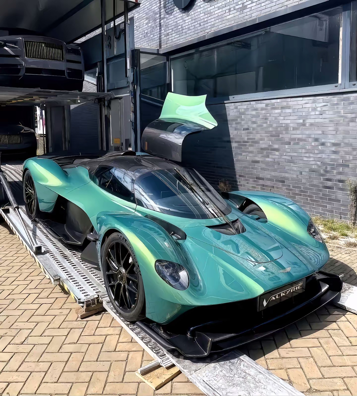 阿斯顿马丁横扫红牛车队,皮亚斯特里惊艳四座 阿斯顿马丁横扫红牛车队,皮亚斯特里惊艳四座