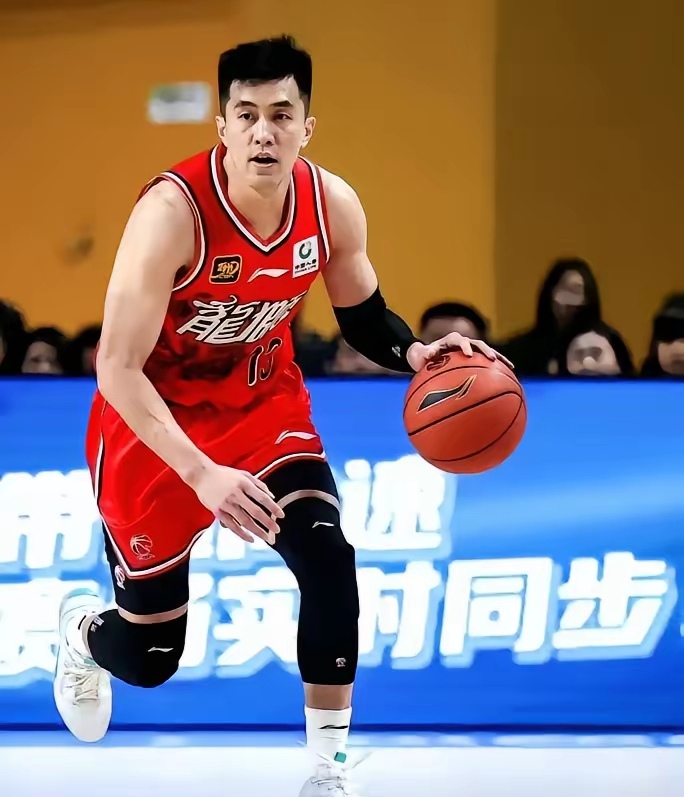 广州队鏖战灰熊，郭艾伦高光表现